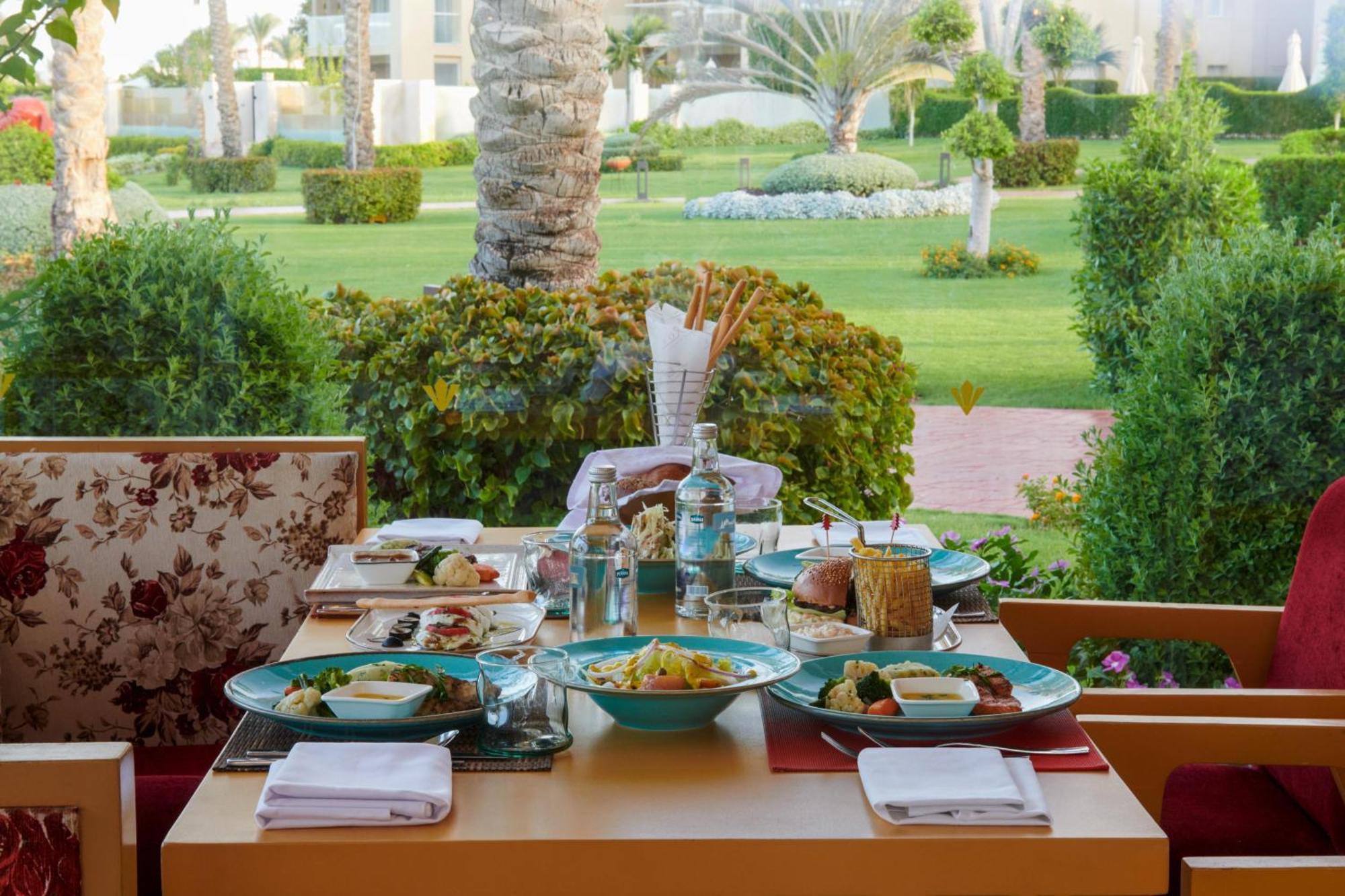 Rixos Premium Seagate Hotel Sharm el-Sheikh Bagian luar foto A table set for breakfast